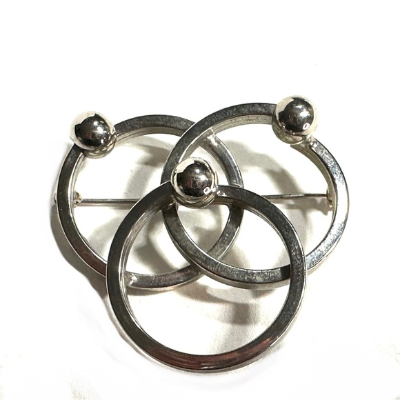 Jewelry - Stainless Steel Brooch 3 Interlocking Circles Modernist Minimalist Look